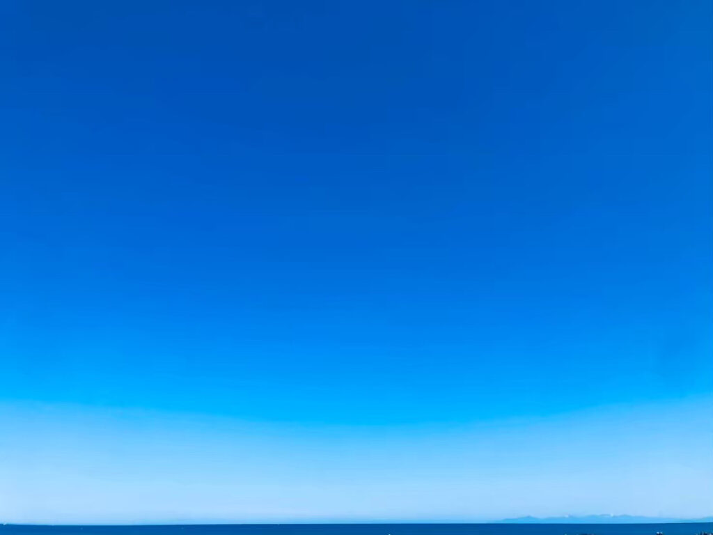 余市の青い空と青い海